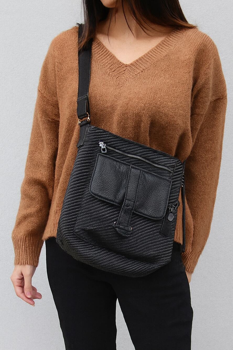 Pistil Black Messenger Crossbody Bag Adjustable Strap Multi Pocket Woven Purse